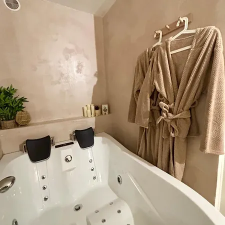 Evasion, Baignoire Balneo Apartman